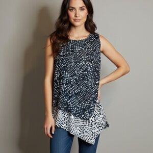 EUC White House Black Market Top(size Medium)